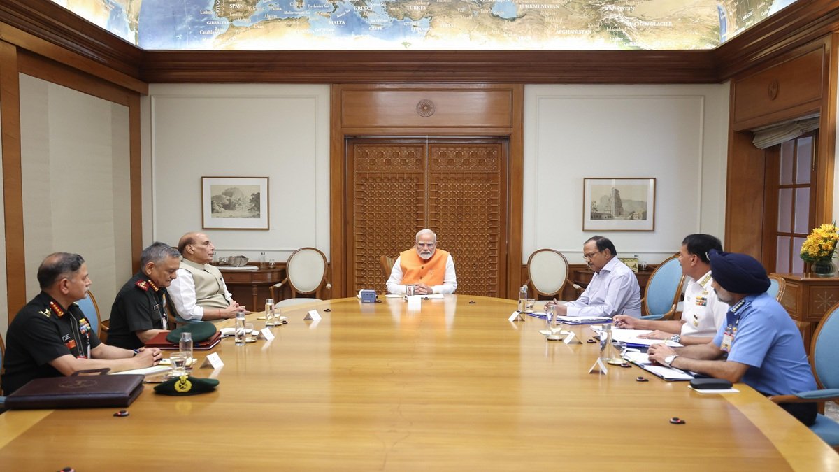 PAHALGAM अटैक: PM मोदी ने रक्षा मंत्री, NSA, CDS, सभी सशस्त्र बलों के प्रमुखों के साथ उच्च-स्तरीय बैठक की है