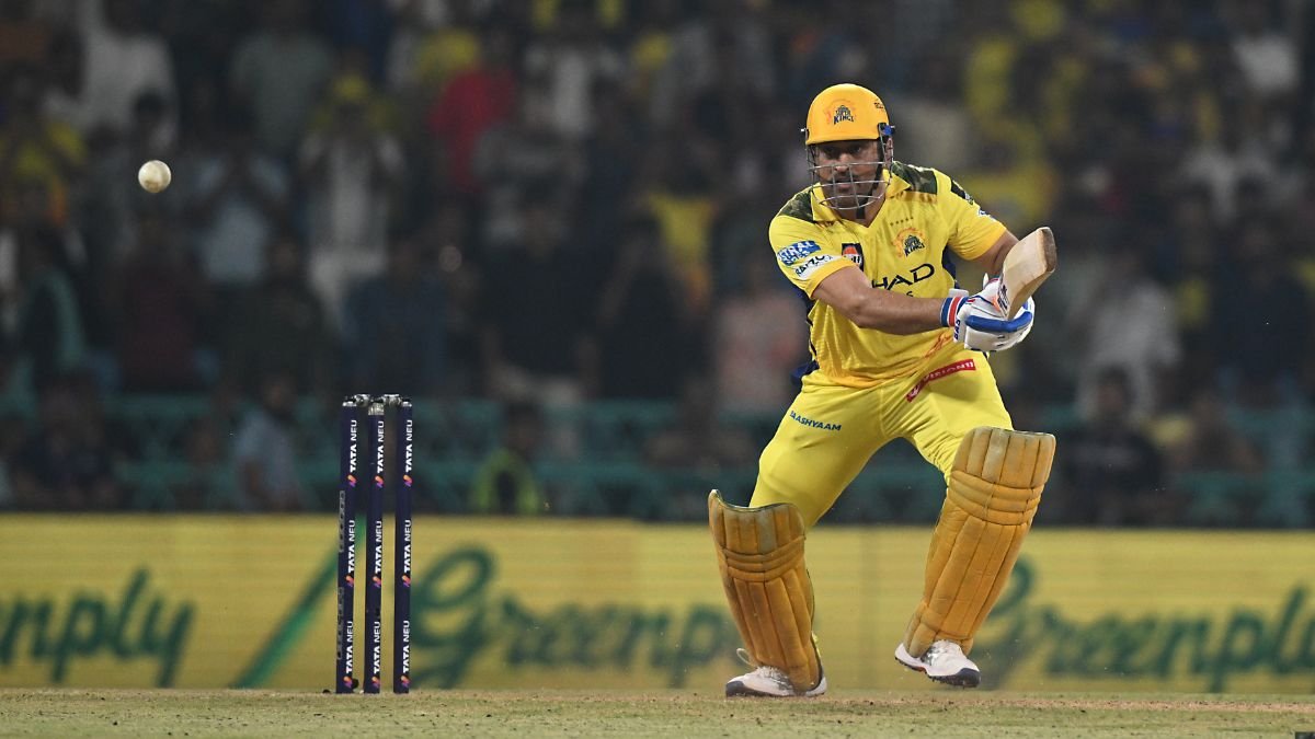 एमएस धोनी ने एलीट टी 20 सूची में शामिल होने के लिए चौथा भारतीय क्रिकेटर बनने के लिए सेट किया