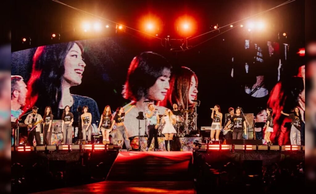 कोल्डप्ले के कोरिया कॉन्सर्ट में, दो बार सुपर मेहमान थे। एक कोलाब हम नहीं जानते थे कि हमें जरूरत है कोल्डप्ले के कोरिया कॉन्सर्ट में, दो बार सुपर मेहमान थे। एक कोलाब हम नहीं जानते थे कि हमें जरूरत है