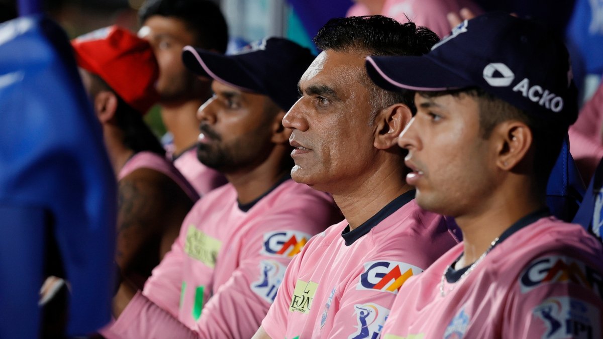 दिल्ली कैपिटल बॉलिंग कोच मुनफ पटेल ने राजस्थान रॉयल्स क्लैश के दौरान आईपीएल आचार संहिता का उल्लंघन करने के लिए जुर्माना लगाया