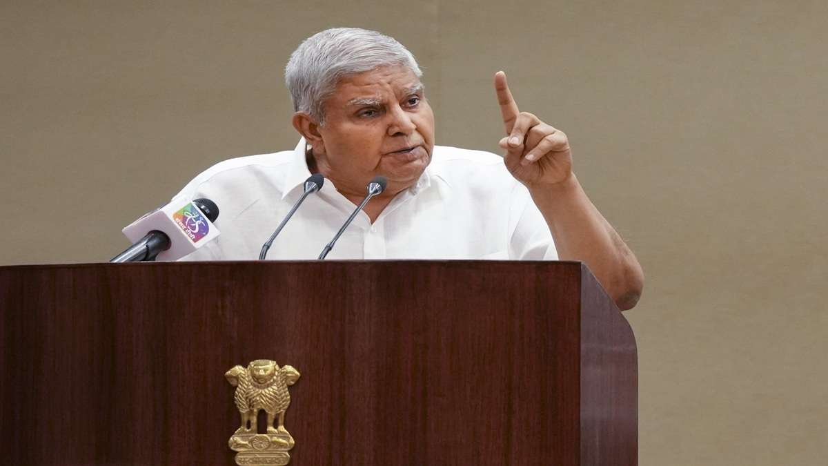 धनखार न्यायपालिका पर ले जाता है: अनुच्छेद 142 एक परमाणु मिसाइल बन गया है, आप राष्ट्रपति को निर्देशित नहीं कर सकते हैं वीडियो