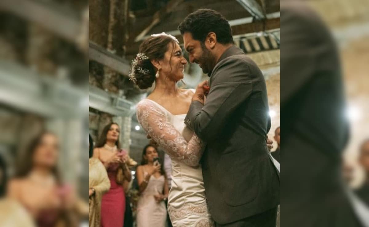 फिल्म निर्माता करिश्मा कोहली के अंदर, अभिनेता मिखाइल यवल्कर की आइस फैक्टरी वेडिंग