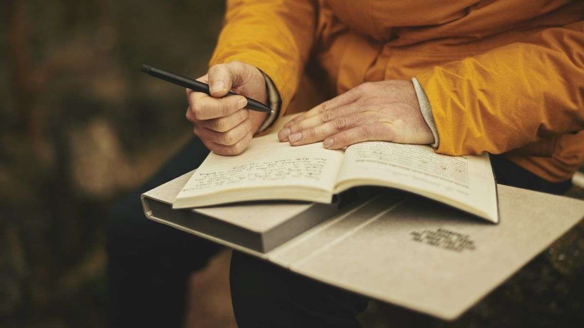 बेहतर स्मृति के लिए बेहतर भावनात्मक बुद्धिमत्ता; पता है कि जर्नलिंग छात्रों के लिए कैसे फायदेमंद हो सकती है