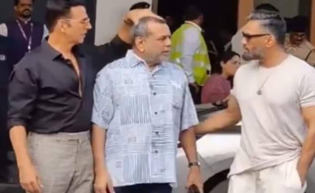यह पूछे जाने पर कि क्या अक्षय कुमार एक दोस्त हैं, परेश रावल कहते हैं ...