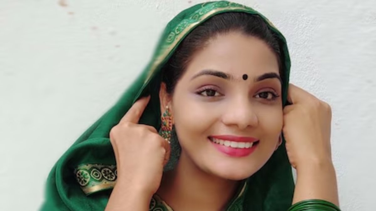 लखनऊ रेजिडेंट फाइल्स फ़िर के खिलाफ भोजपुरी लोक गायक नेहा सिंह राठौर पर उत्तेजक एक्स पोस्ट