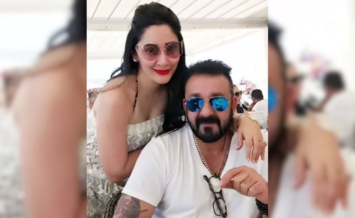 "संजय दत्त ने अपने बच्चों के जन्म के बाद सभी को कुरान और गीता दी": अमीशा पटेल