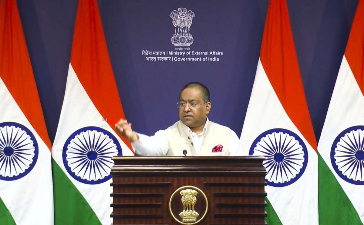 MEA भारत-पाकिस्तान के हाइफ़ेनेशन को अस्वीकार करता है, भारत की खुद की रक्षा के अधिकार की वैश्विक मान्यता पर प्रकाश डालता है