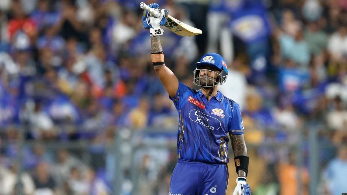 Suryakumar yadav विश्व रिकॉर्ड के बराबर है, IPL 2025 में स्कोर हाफ-सेंचुरी बनाम डीसी स्कोर करता है