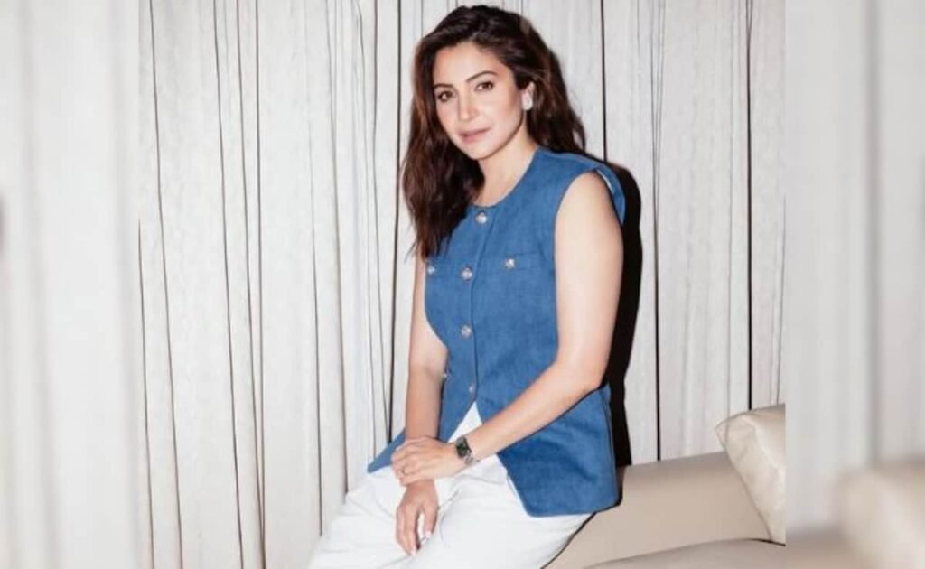 अनुष्का शर्मा ने एक पोस्ट पर प्रतिक्रिया व्यक्त की, "बॉलीवुड की हस्तियां और क्रिकेटर असली हीरो नहीं हैं"