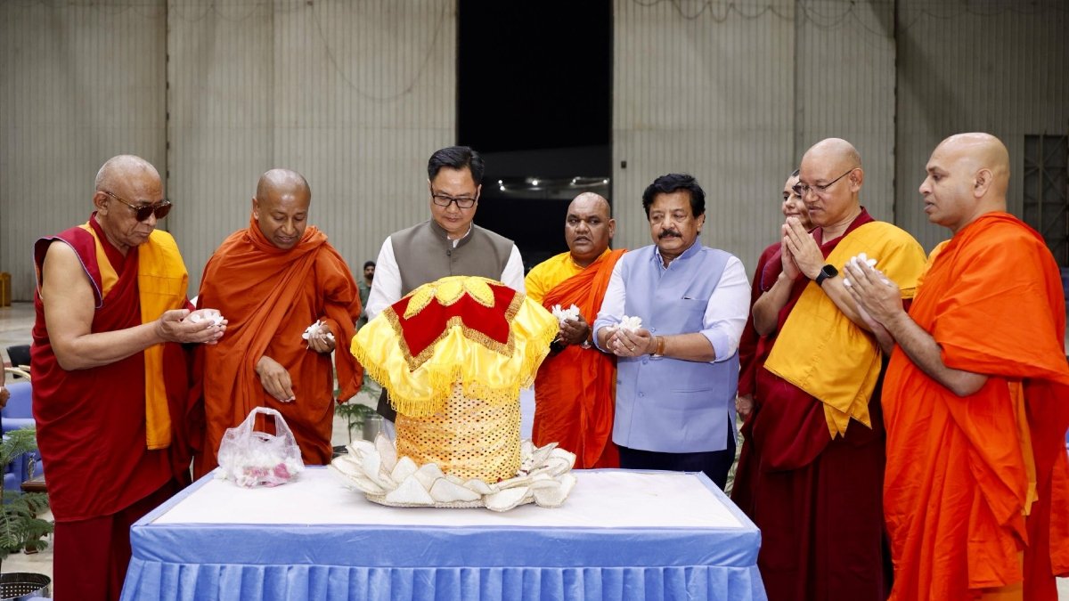 किरेन रिजिजु ने स्वामी बुद्ध के पवित्र अवशेषों को वियतनाम में ले जाने वाले प्रतिनिधिमंडल का नेतृत्व किया वीडियो देखें
