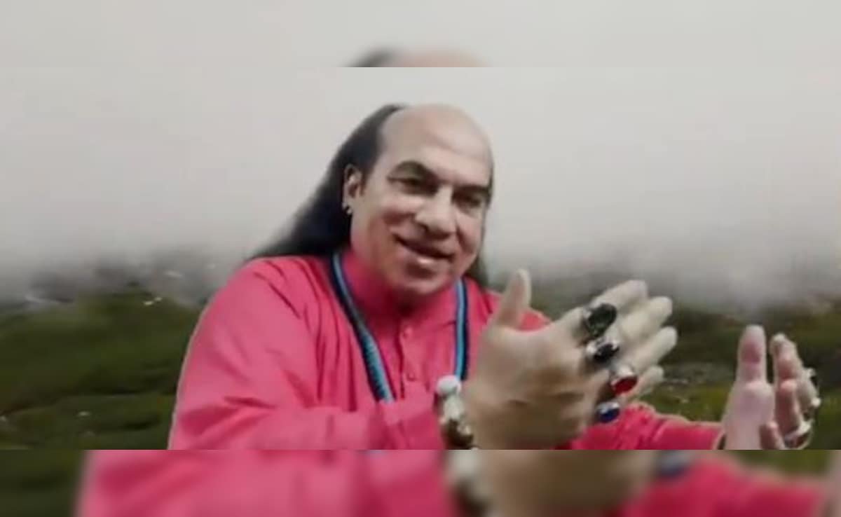 पाकिस्तान से चहट फतेह अली खान का नया देशभक्ति गीत मेम मेल्टडाउन को ट्रिगर करता है: "परमाणु हमले से भी बदतर"