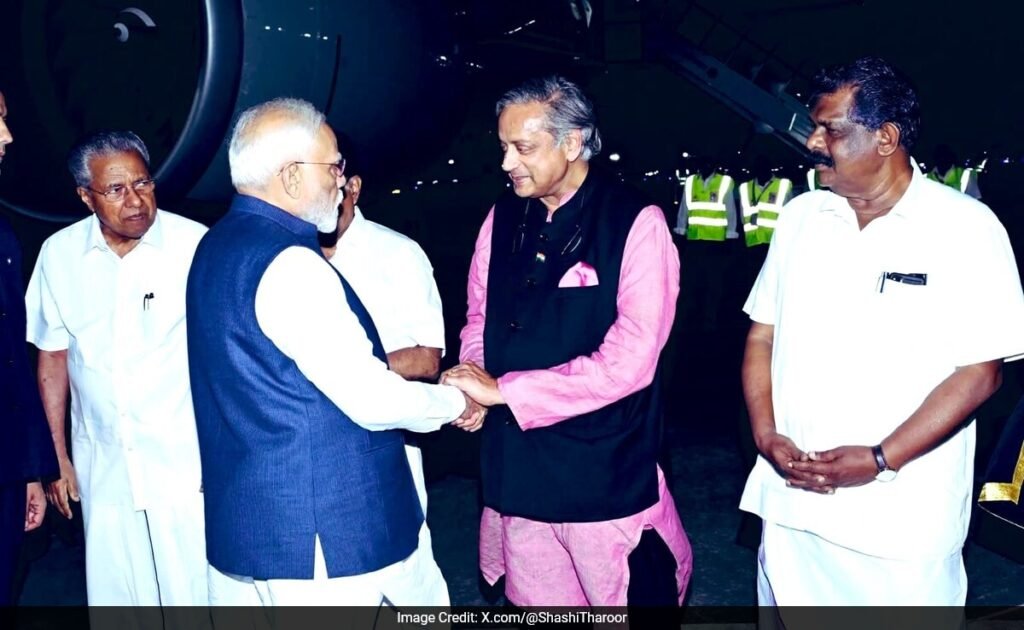 पीएम को प्राप्त करने के लिए, “डिसफंक्शनल” दिल्ली हवाई अड्डे पर शशि थारूर का स्वाइप पीएम को प्राप्त करने के लिए, "डिसफंक्शनल" दिल्ली हवाई अड्डे पर शशि थारूर का स्वाइप