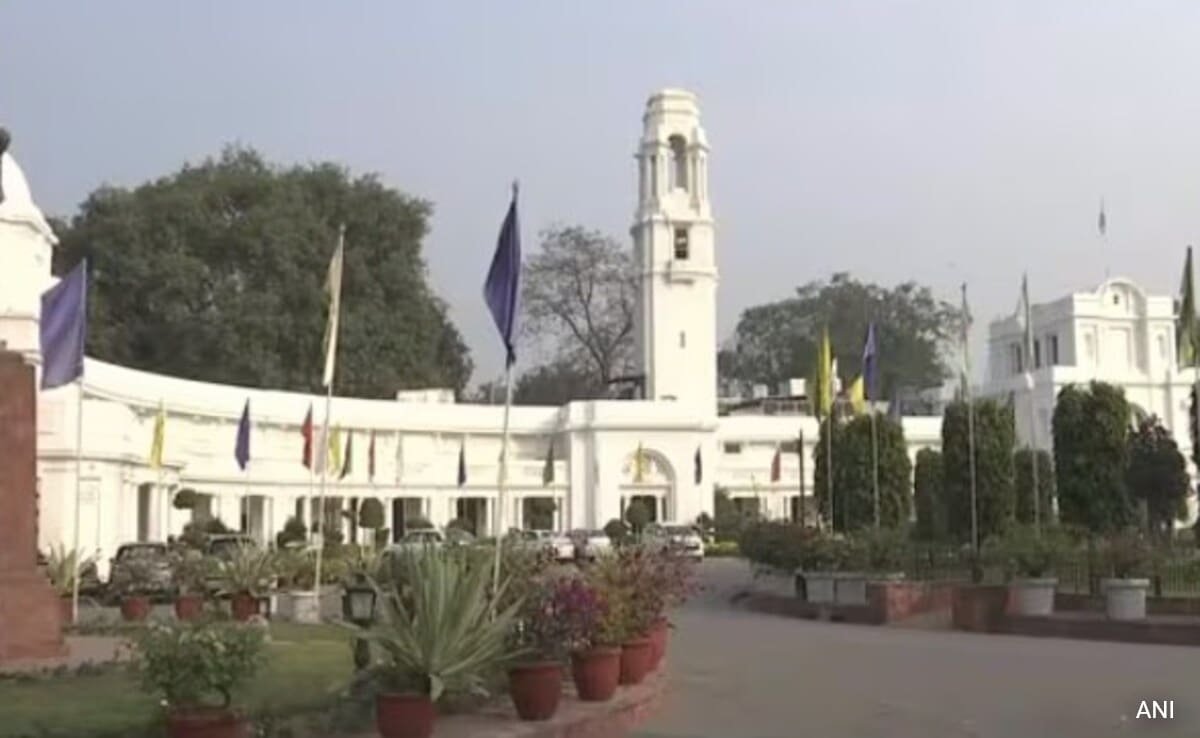 प्रमुख नौकरशाही फेरबदल में, 42 दिल्ली सरकारी अधिकारियों को हस्तांतरित किया गया