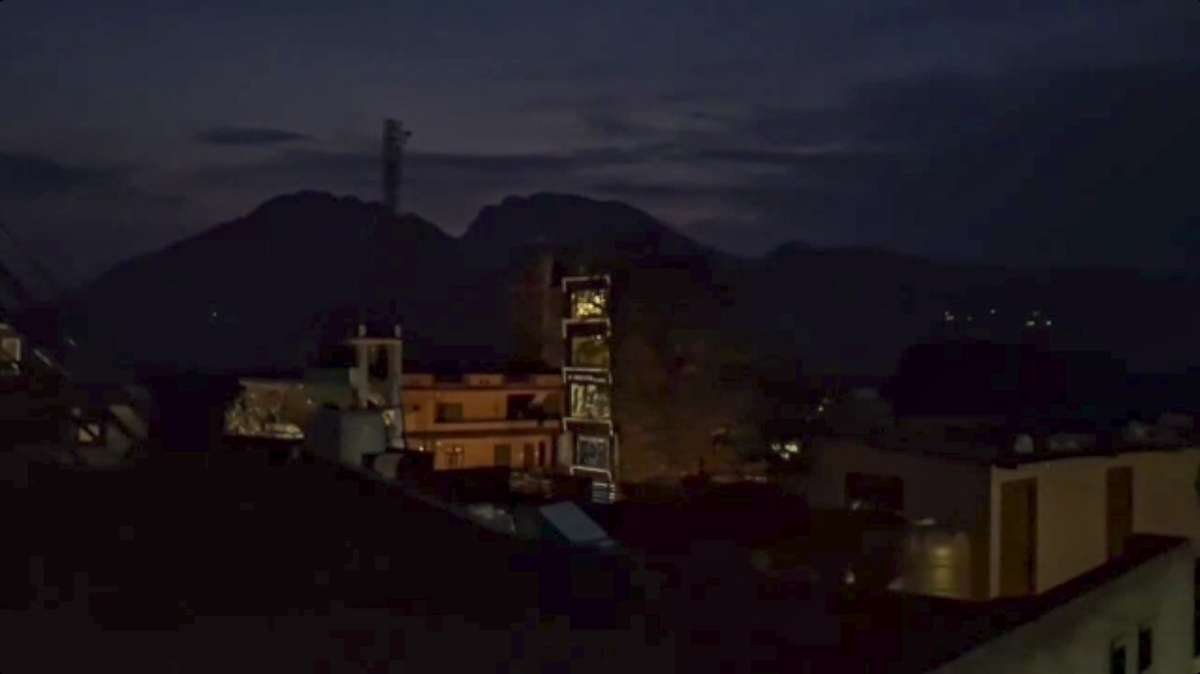 भारत ने ताजा पाकिस्तानी मिसाइल और सैन्य ठिकानों पर ड्रोन हमलों को देखा | अब तक हम क्या जानते हैं