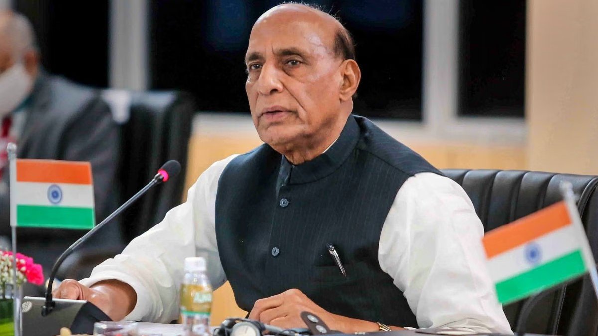 भारत-पाकिस्तान संघर्ष के बीच गुजरात में भुज एयरबेस का दौरा करने के लिए राजनाथ सिंह: स्रोत