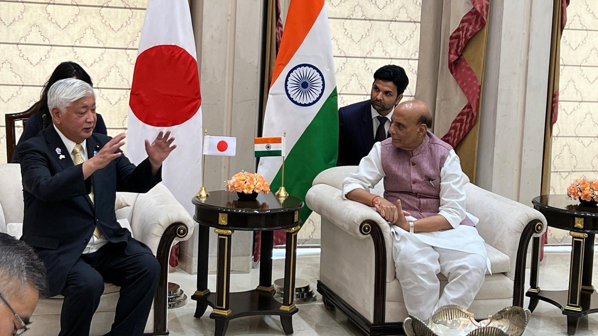 राजनाथ सिंह जापानी जनरल नकातानी से मिलते हैं, क्षेत्रीय सुरक्षा, रक्षा सहयोग पर बातचीत करते हैं