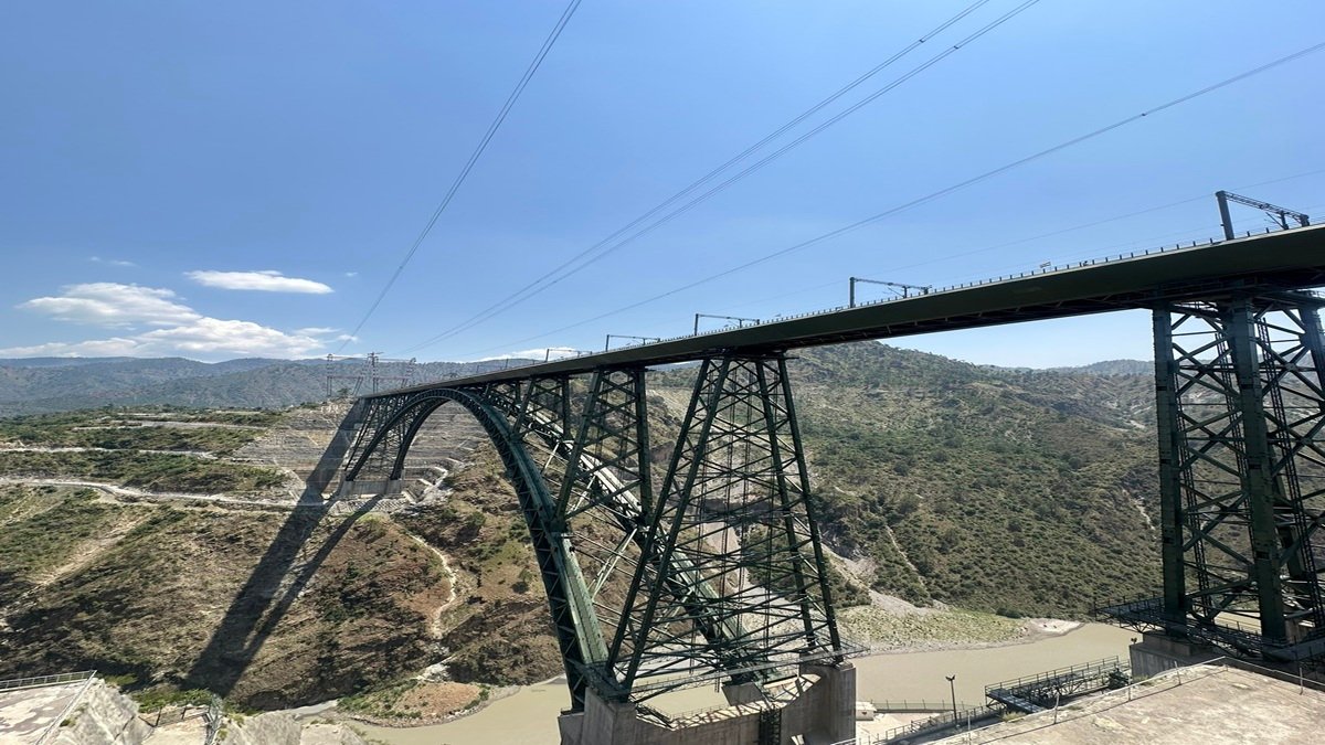 CHENAB BRIDGE उद्घाटन: आप सभी को दुनिया के उच्चतम रेलवे आर्क ब्रिज के बारे में जानने की जरूरत है वीडियो