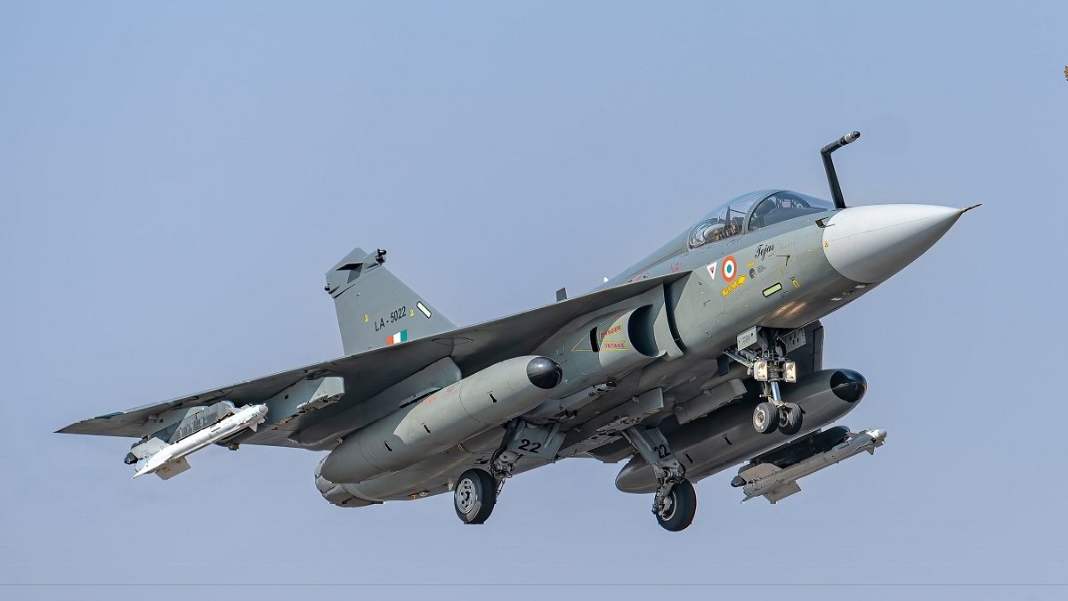 HAL मार्च 2026 तक IAF को छह तेजस जेट्स की डिलीवरी का आश्वासन देता है, यूएस फर्म जीई एयरोस्पेस द्वारा इंजन की देरी को दोष देता है