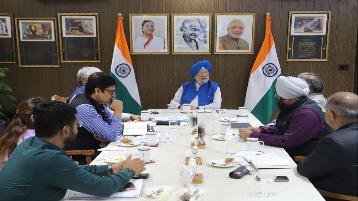 इज़राइल-ईरान संघर्ष: क्या भारत को अपनी ईंधन आपूर्ति के बारे में चिंता करने की आवश्यकता है? यहाँ पेट्रोलियम मंत्री ने कहा