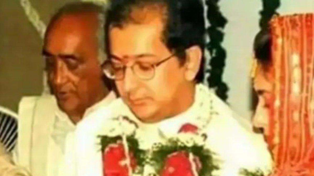 कर्ज में व्यापारी, जिसकी पहली पत्नी की मृत्यु विमान दुर्घटना में हुई थी, अब सबसे अमीर बॉलीवुड अभिनेत्री से शादी की है
