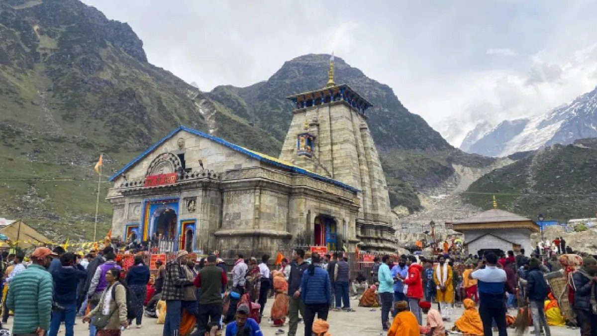 चार धाम यात्रा को अस्थायी रूप से भारी बारिश के बीच निलंबित कर दिया गया, उत्तराखंड में भूस्खलन