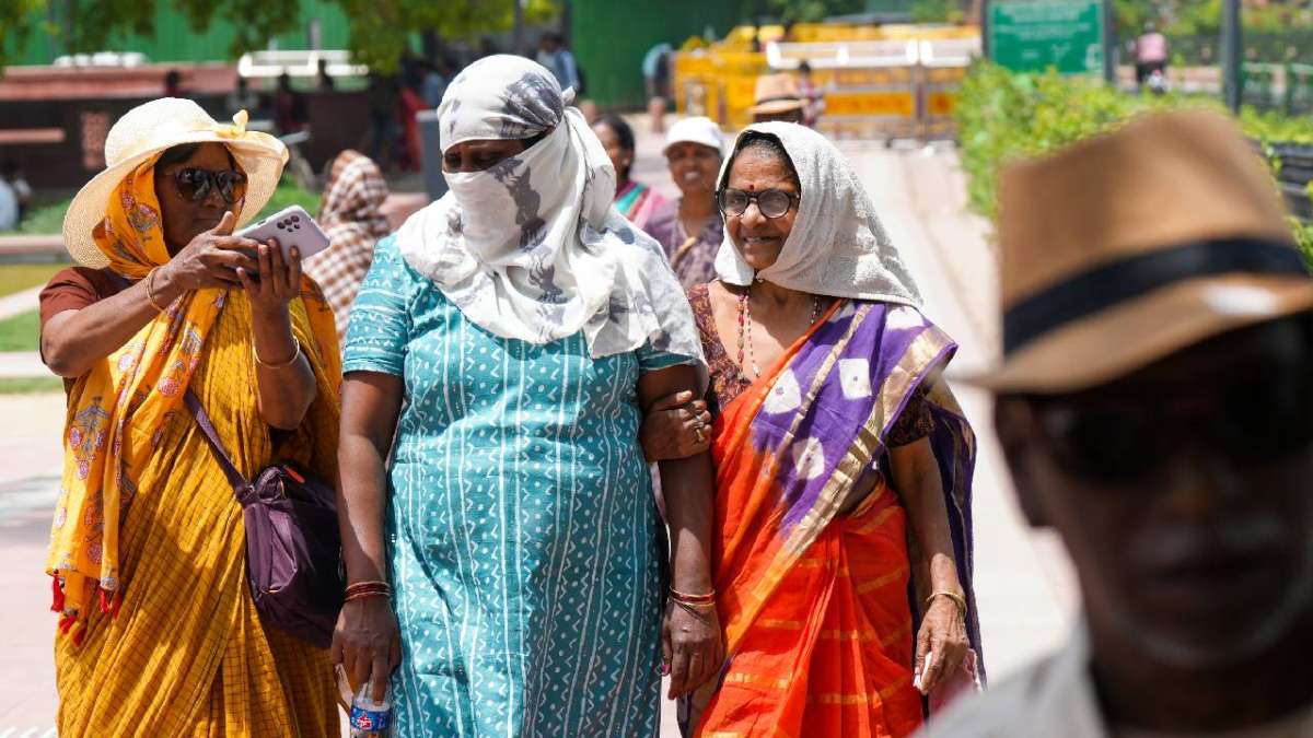 दिल्ली-एनसीआर गंभीर हीटवेव के तहत रीलों, 'वास्तविक महसूस' के रूप में जगह में लाल चेतावनी 52 डिग्री सेल्सियस को छूता है अपडेट