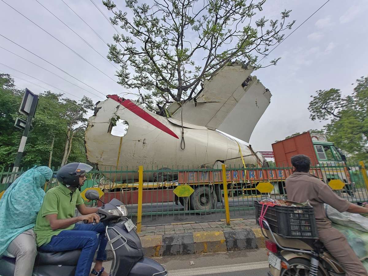 दिल्ली और मुंबई सहित हवाई अड्डों पर DGCA ऑडिट अहमदाबाद विमान दुर्घटना के मद्देनजर सुरक्षा लैप्स का खुलासा करता है