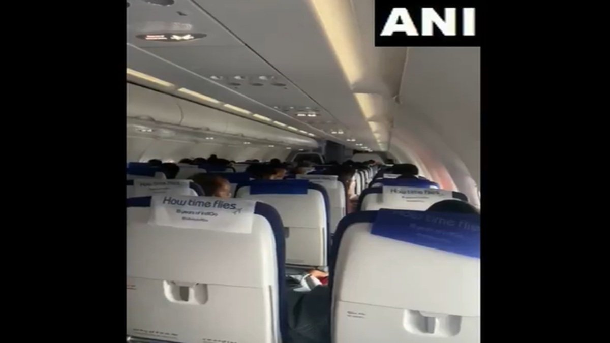 दिल्ली वेदर अपडेट: डस्ट स्टॉर्म ने इंडिगो पायलट को गंभीर रूप से टर्बुलेंस के बीच लैंडिंग को छोड़ने के लिए मजबूर किया वीडियो