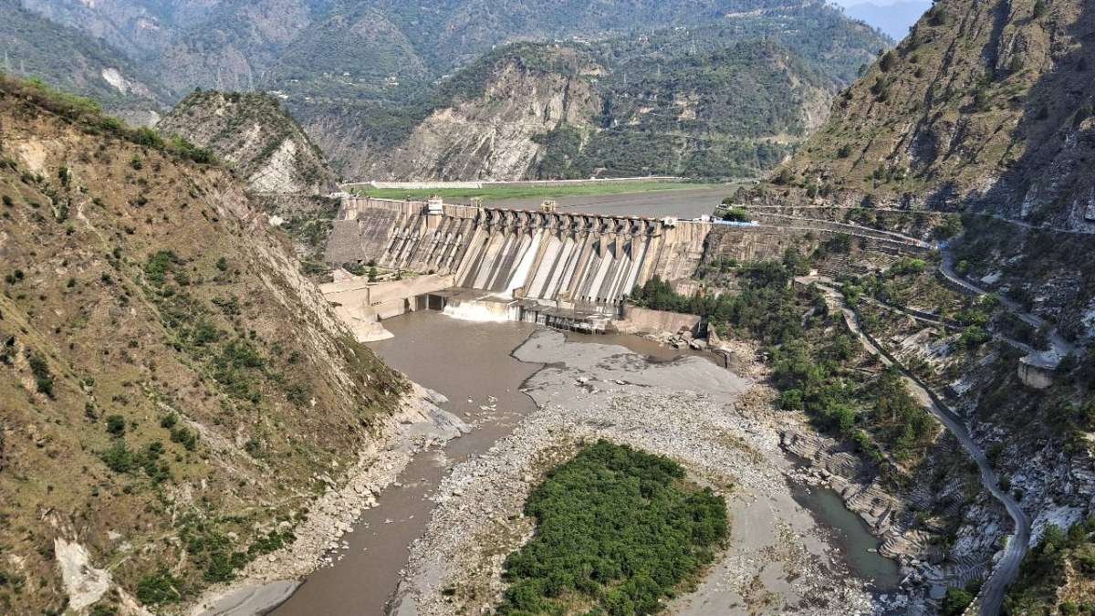 पाकिस्तान का सामना करना पड़ रहा है, क्योंकि भारत चनेब प्रवाह को प्रतिबंधित करने के बाद बांध कम चल रहा है एक रिपोर्ट