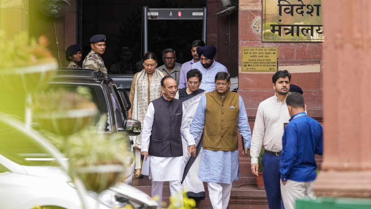 बजयंत पांडा के नेतृत्व वाले प्रतिनिधिमंडल ब्रीफ जयशंकर को पाक-प्रायोजित आतंकवाद के खिलाफ वैश्विक आउटरीच अभियान पर