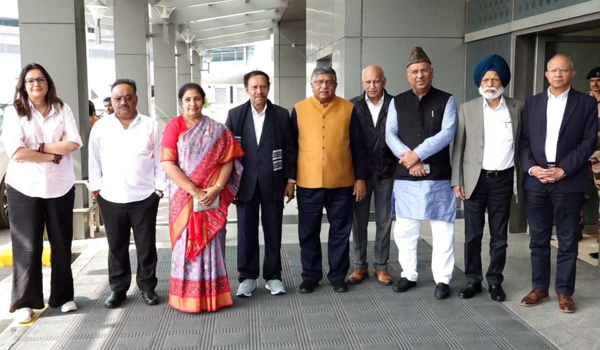 'यूरोप आतंकवाद पर भारत के साथ खड़ा है': रवि शंकर प्रसाद के बाद ऑल-पार्टी प्रतिनिधिमंडल घर लौटता है | वीडियो