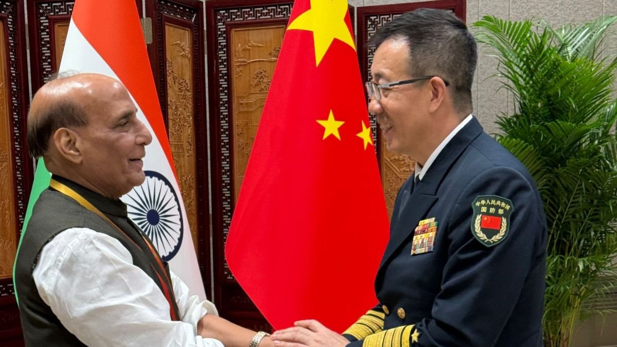 राजनाथ सिंह ने एससीओ मीट में चीनी रक्षा मंत्री के साथ 'रचनात्मक' द्विपक्षीय वार्ता संभाली है