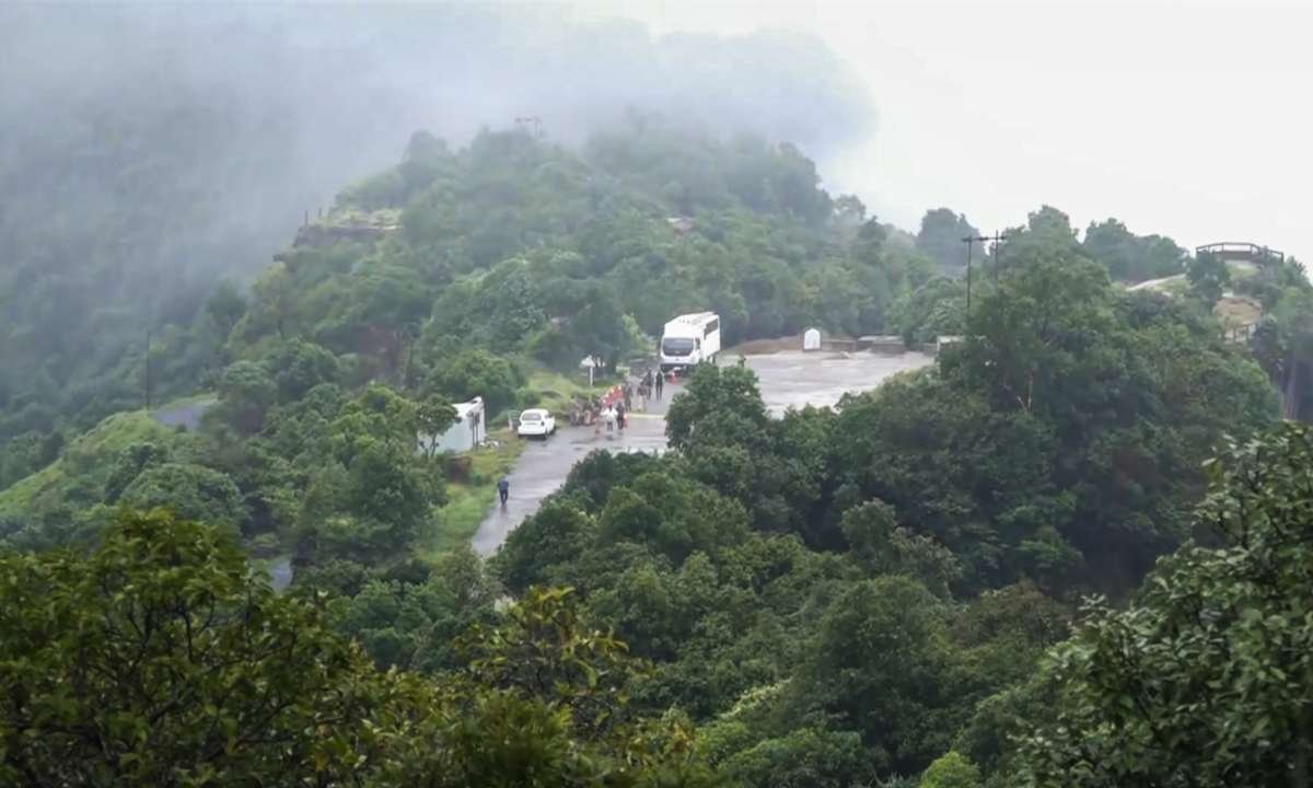 राजा रघुवंशी हत्या का मामला: मेघालय पुलिस ने सोनम और अन्य अभियुक्तों के साथ अपराध स्थल को फिर से बनाया