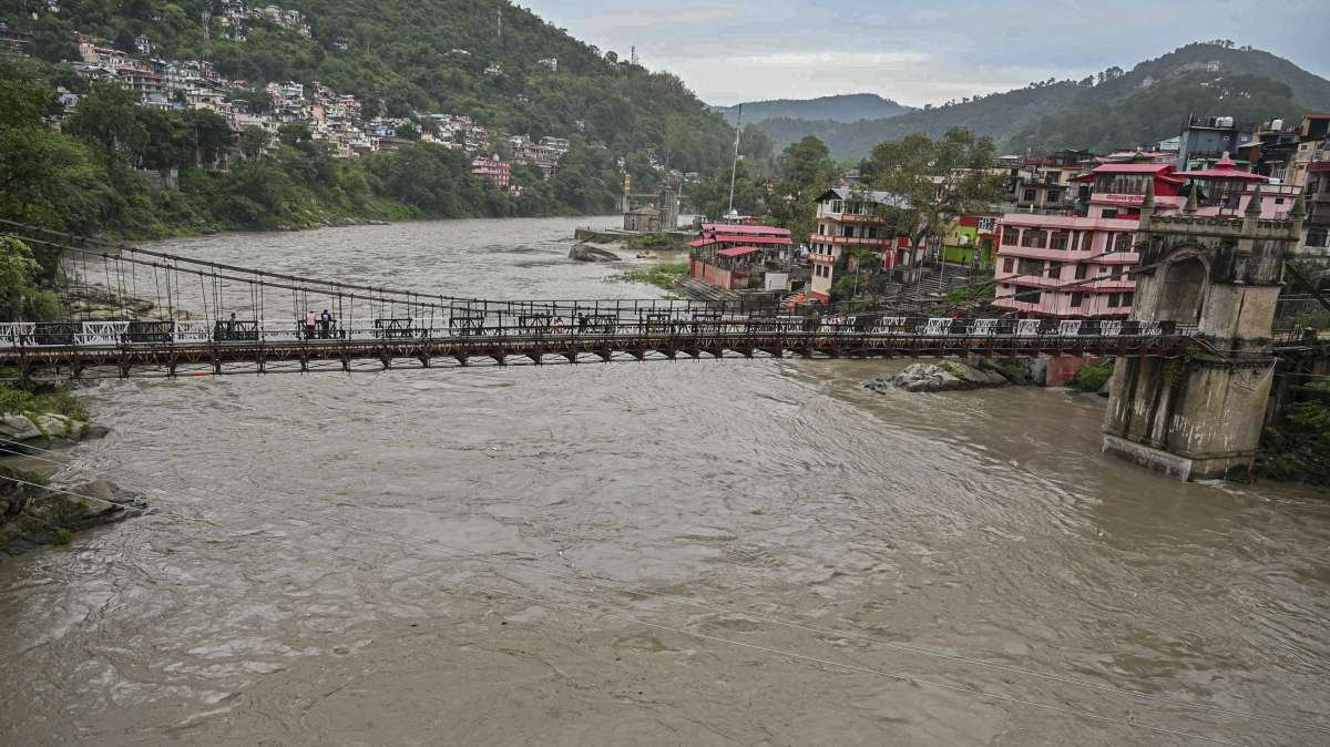 हिमाचल फ्लड्स: डेथ टोल पांच तक बढ़ जाता है, कई घर क्षतिग्रस्त हो जाते हैं, बचाव ऑप्स चल रहा है | शीर्ष विकास