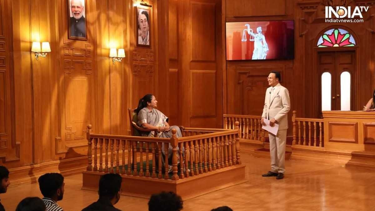 AAP KI ADALAT: दिल्ली सीएम रेखा गुप्ता ने खुलासा किया कि उसने केजरीवाल की 'शीश महल' में जाने से इनकार कर दिया