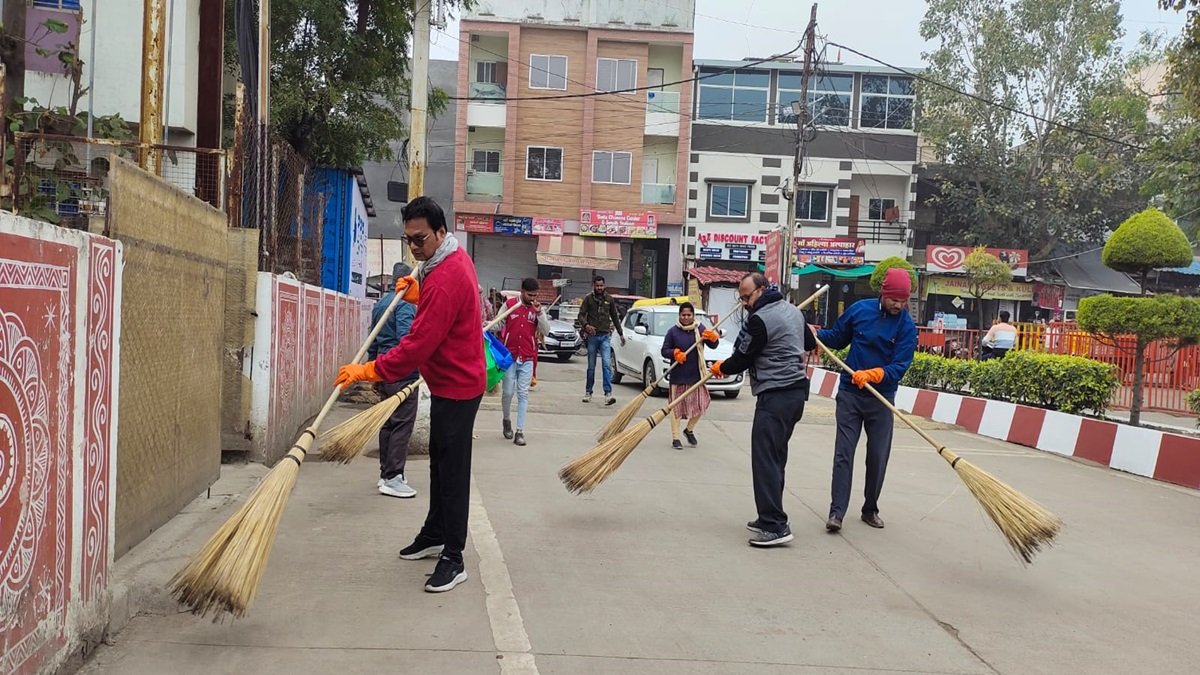 Indore ने स्वच्छ सर्वेक्षण 2024–25 पुरस्कारों में लगातार 8 वें वर्ष के लिए भारत के 'सबसे साफ शहर' का ताज पहनाया