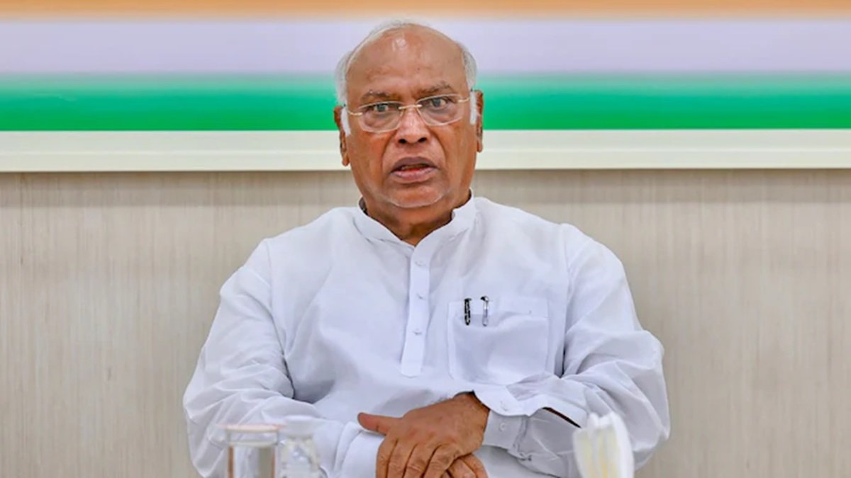 खरगे ने रायपुर भाषण के दौरान राष्ट्रपतियों के नामों पर गफ़ किया, भाजपा माफी मांगता है