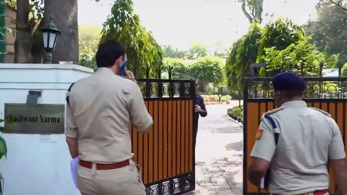 जस्टिस वर्मा कैश-एट-होम रो: एससी ने एचसी जज के खिलाफ एफआईआर मांगने की याचिका की तत्काल सुनवाई से इनकार कर दिया