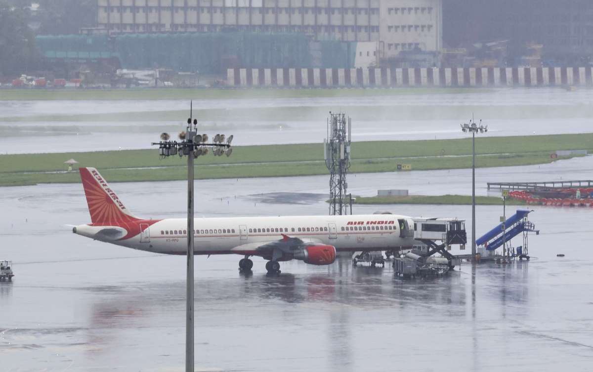दिल्ली से लंदन के लिए एयर इंडिया की उड़ान तकनीकी स्नैग के कारण खाड़ी में लौटती है