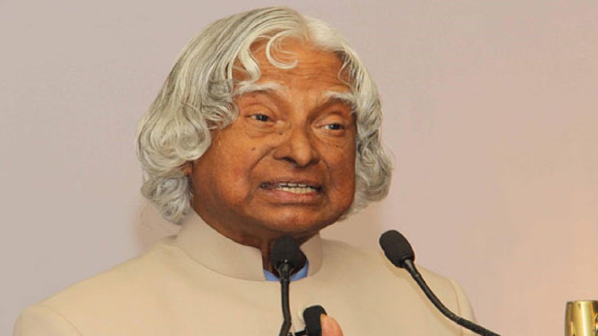 पीएम मोदी 10 वीं डेथ एनिवर्सरी में डॉ। एपीजे अब्दुल कलाम को श्रद्धांजलि देते हैं, उन्हें 'प्रेरणादायक दूरदर्शी' के रूप में देखते हैं।