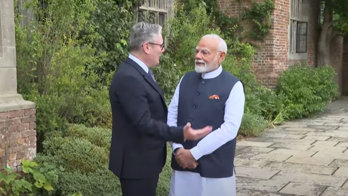 पीएम मोदी अपने दो दिवसीय यूके यात्रा के दौरान कीर स्टारर से मिलते हैं