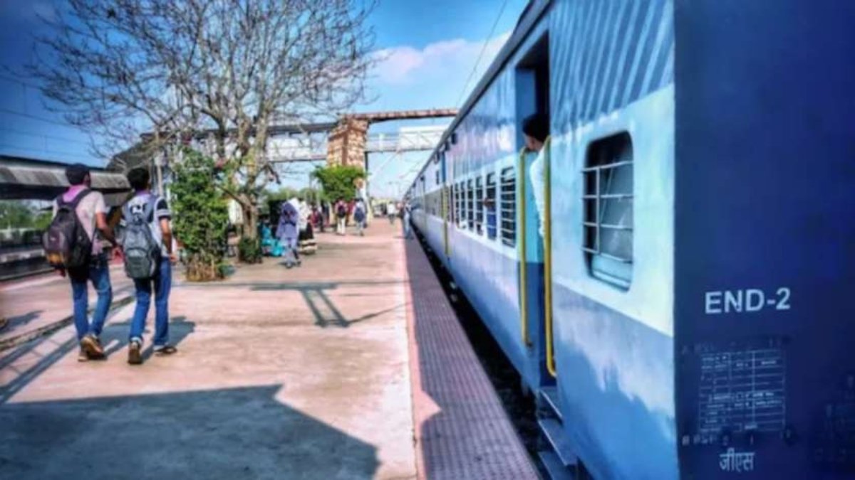 बेंगलुरु -थिरुवनंतपुरम और शिरडी -तिरुपति के बीच चलने के लिए विशेष उत्सव की गाड़ियों: रेलवे