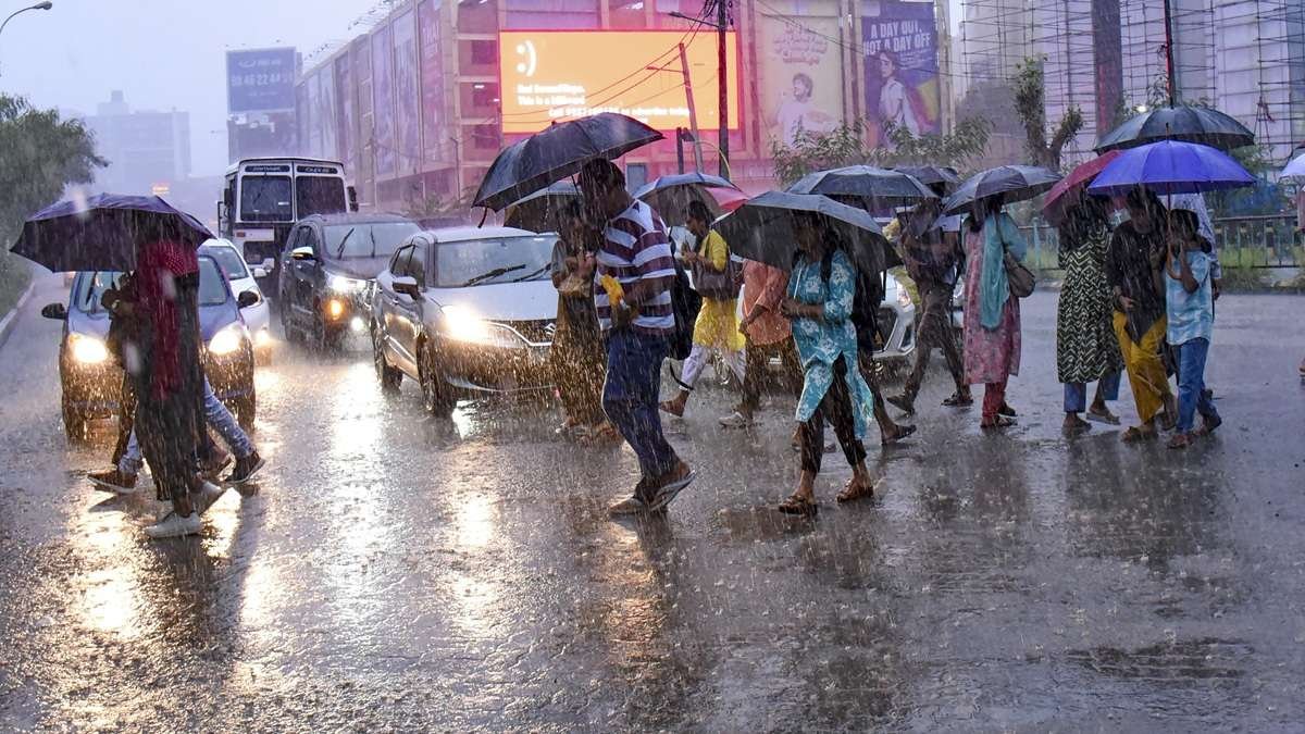 भारी बारिश लैश केरल: नदियों में प्रफुल्लित, बांध खुले, कई जिलों में बाढ़ के अलर्ट जारी किए गए