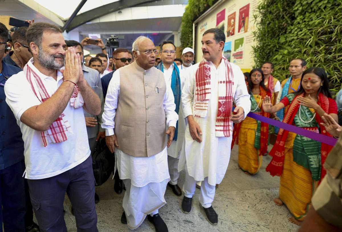 राहुल गांधी और खड़गे पीएम मोदी को लिखते हैं, उनसे आग्रह करते हैं कि वे जम्मू और कश्मीर को पूर्ण राज्य को बहाल करें
