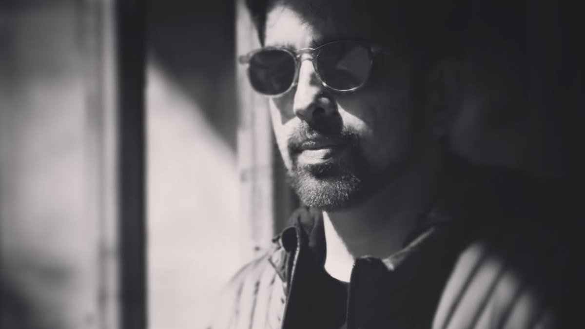 सांसद के बेटे और सुपरस्टार के भाई -बहन निर्देशक, ने अपने डेब्यू मूवी वेंचर में बहन को कास्ट किया