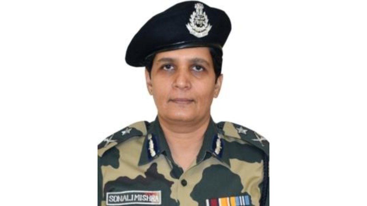 सोनाली मिश्रा आरपीएफ के लिए पहली महिला बनने के लिए तैयार है: आपको सभी वरिष्ठ आईपीएस अधिकारी के बारे में जानने की जरूरत है