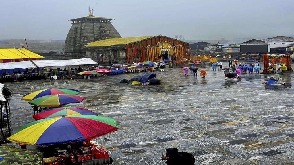 उत्तराखंड: केदारनाथ यात्रा तीन दिनों के लिए रुककर भारी बारिश के अलर्ट के बीच, पुलिस ने भक्तों को सोनप्रेग में रोक दिया