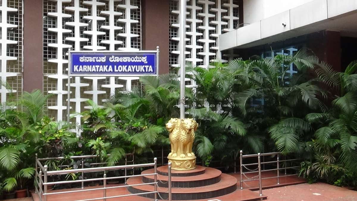 कर्नाटक: पूर्व-क्लर्क कमाई में 15,000 रुपये प्रति माह की संपत्ति को 30 करोड़ रुपये की कीमत पर छोड़ दिया।