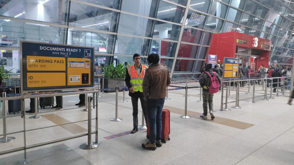 दिल्ली हवाई अड्डे पर हिरासत में लिए गए नकली भारतीय पासपोर्ट के साथ अफगान नेशनल