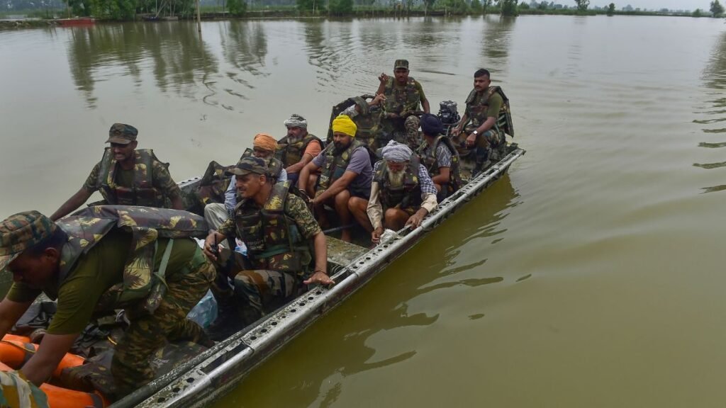 पंजाब बाढ़: बारिश ने राज्य भर में कई क्षेत्रों में बारिश की; ब्यास नदी के रूप में कपूरथला में सतर्कता